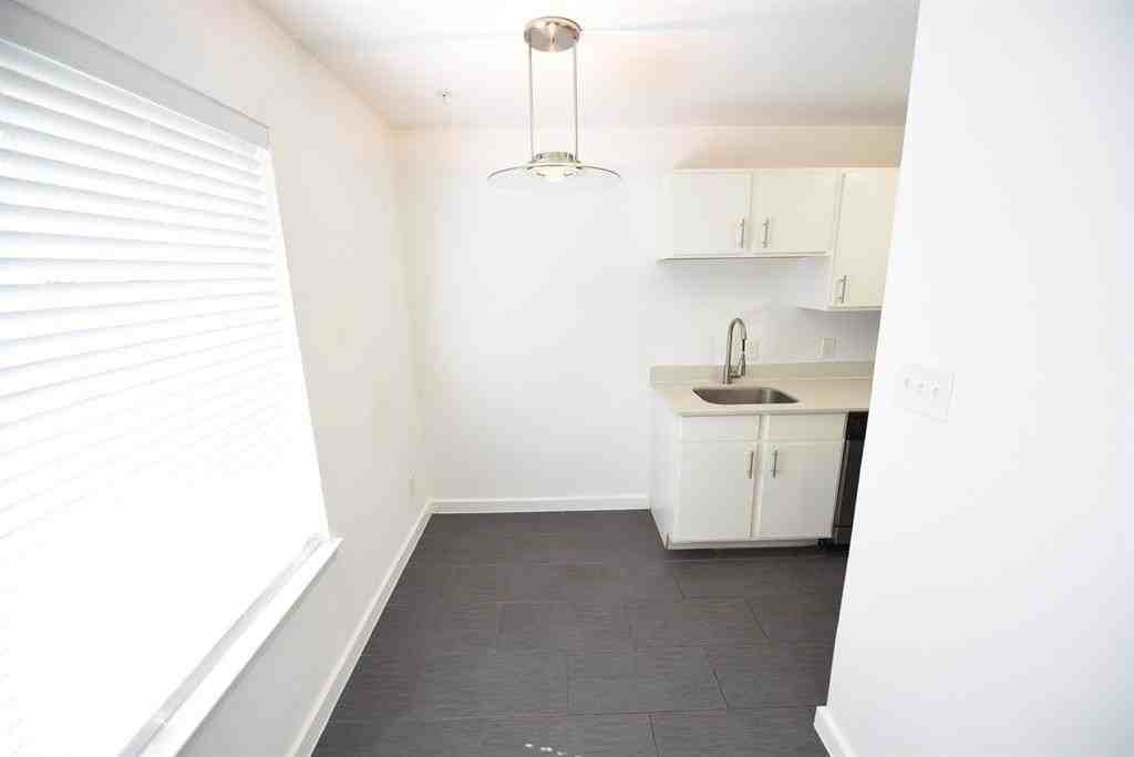 5404 Reiger Ave #304 - Photo 6 of 17