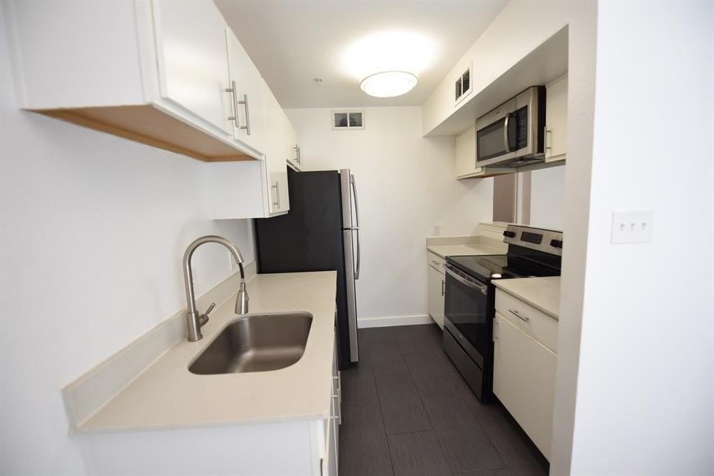 5404 Reiger Ave #304 - Photo 7 of 17