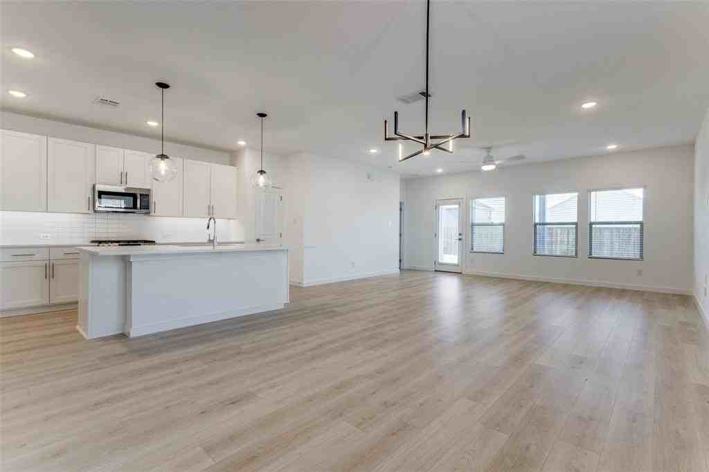 529 Ridgewood Dr - Photo 2 of 16