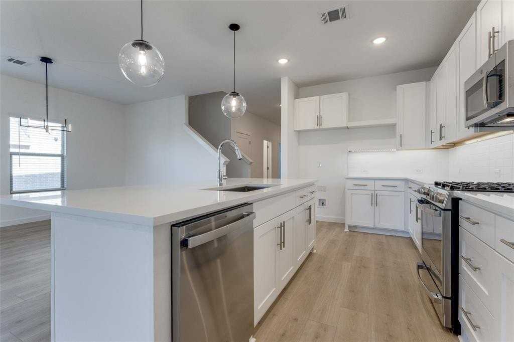 529 Ridgewood Dr - Photo 3 of 16