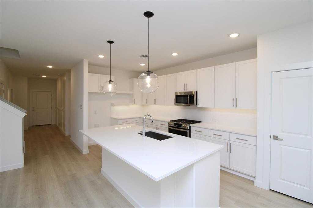 529 Ridgewood Dr - Photo 4 of 16