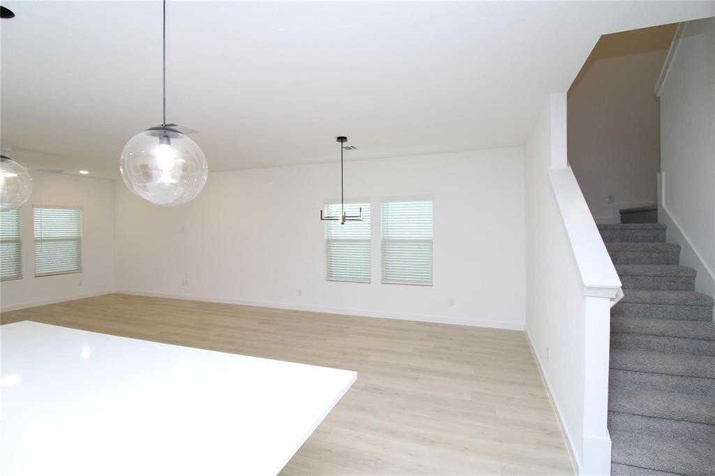 529 Ridgewood Dr - Photo 5 of 16