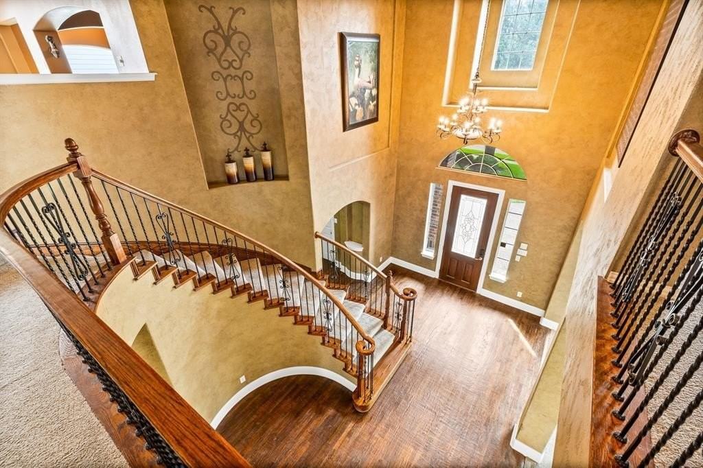 4205 Lansbury Dr - Photo 2 of 37