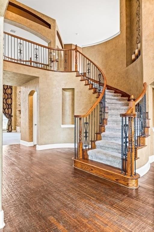 4205 Lansbury Dr - Photo 4 of 37