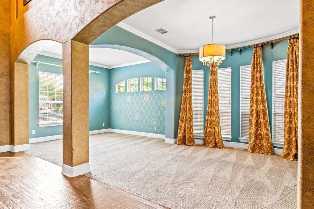 4205 Lansbury Dr - Photo 6 of 37