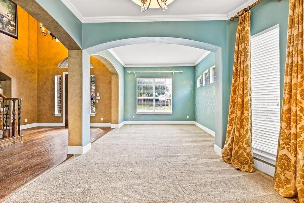 4205 Lansbury Dr - Photo 7 of 37