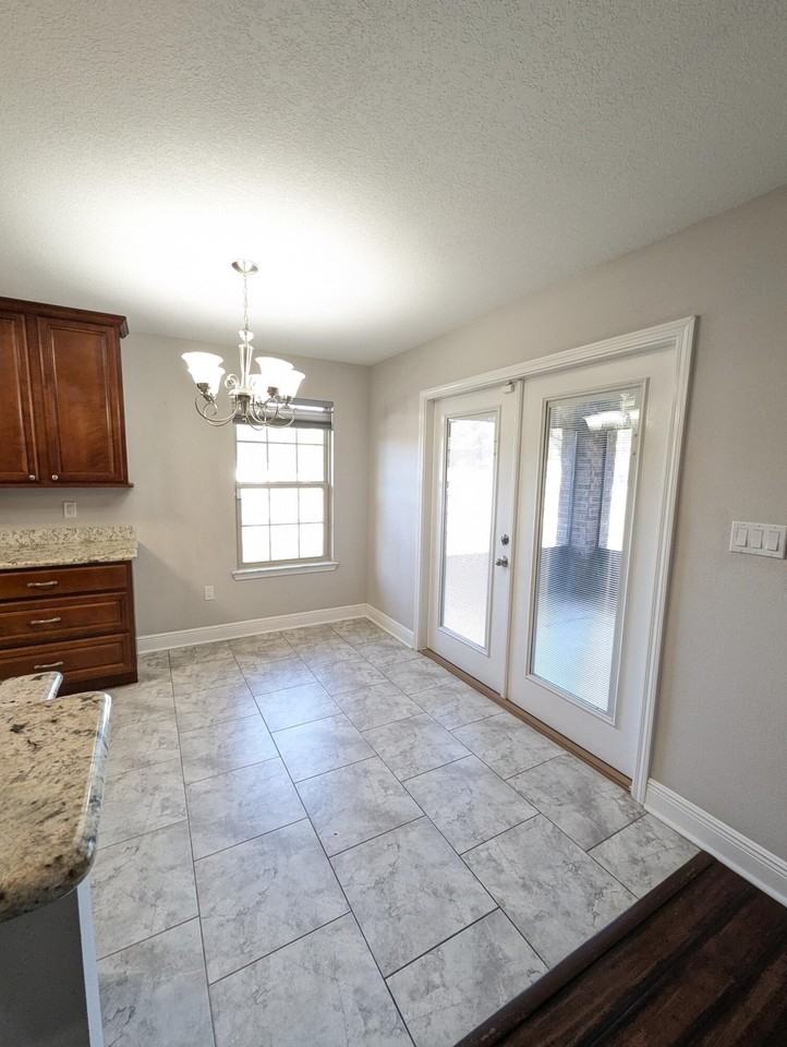 8129 Segura St - Photo 5 of 34