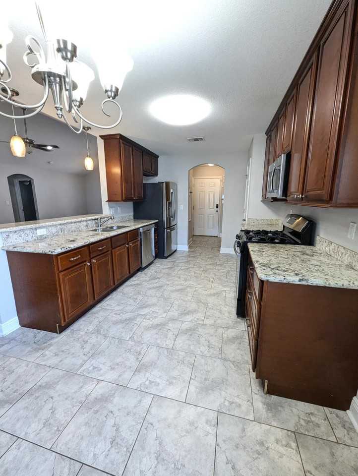 8129 Segura St - Photo 6 of 34