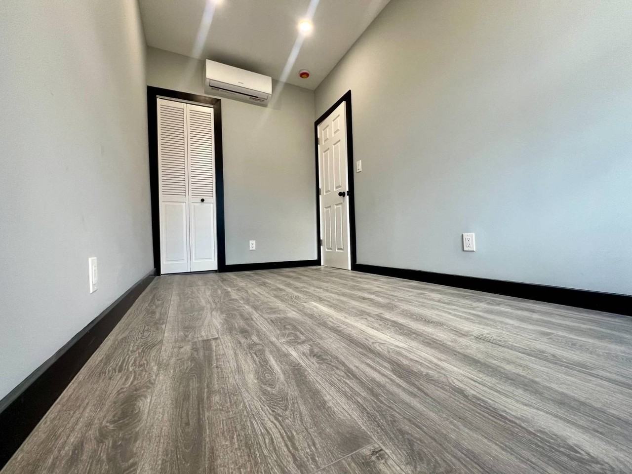 8105 Northern Blvd - Photo 4 of 6