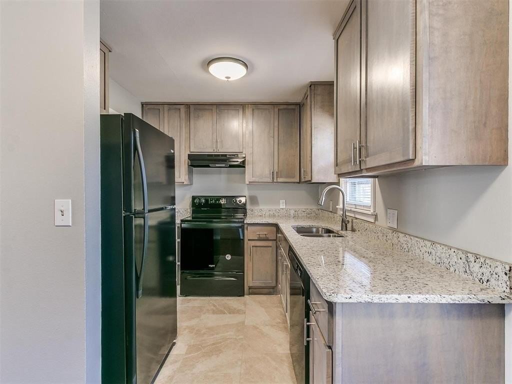 122 S Sherry Ave - Photo 5 of 20