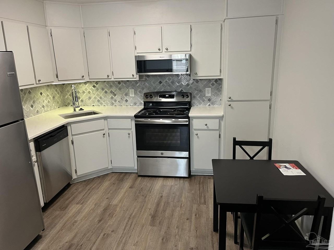 1271 Redwood Ln - Photo 3 of 17