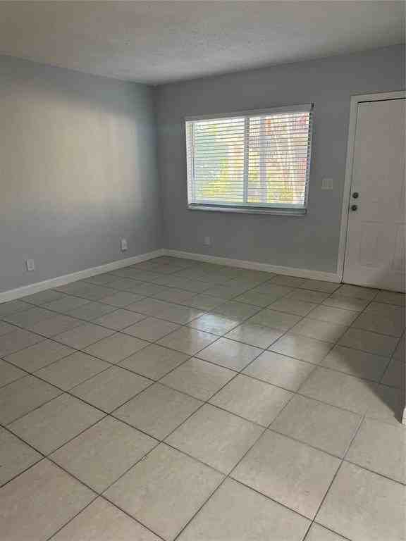 3050 Northeast 5th Terrace #6 - Photo 4 of 22