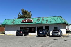 featured image of 828 N Main St