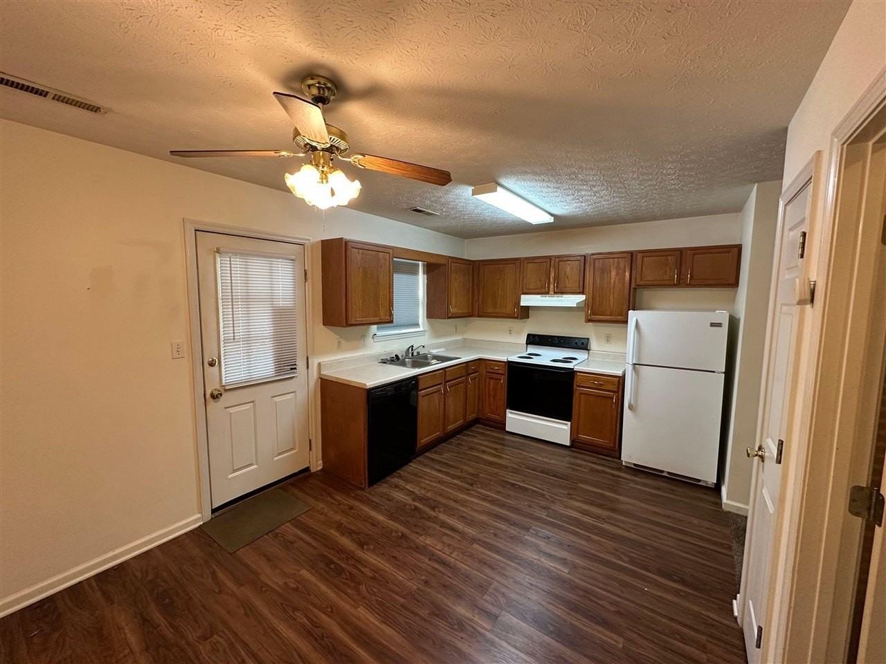 1302 Smallhouse Rd Apt D - Photo 4 of 12