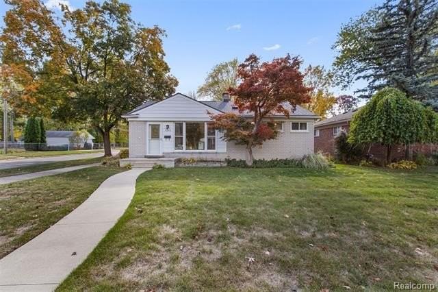 1203 Hickory Ave - Photo 3 of 21