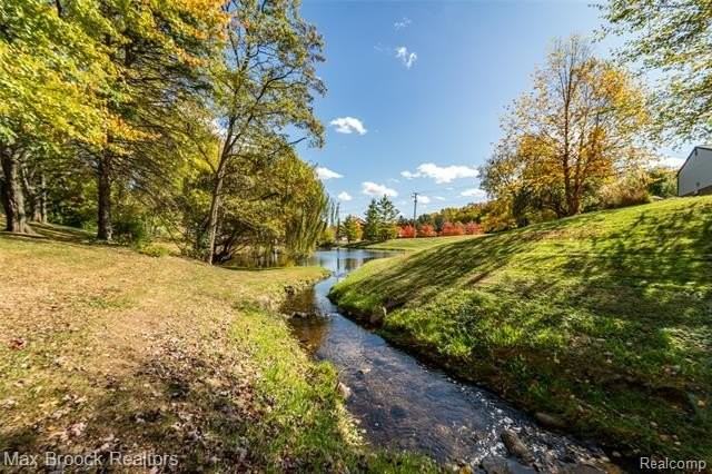 862 Yorktown Ct - Photo 2 of 50