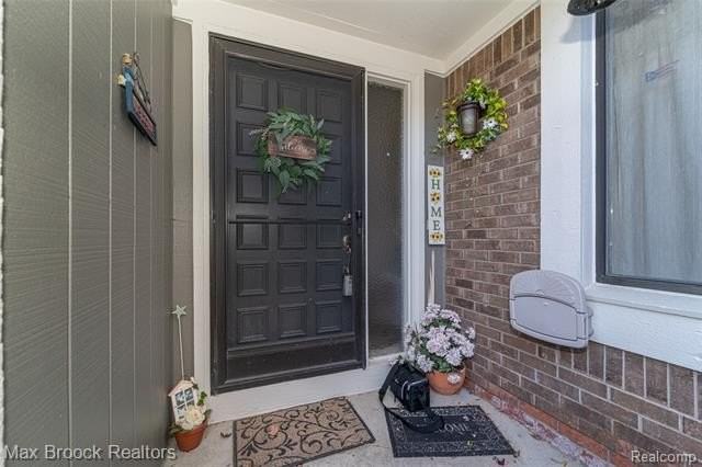 862 Yorktown Ct - Photo 3 of 50