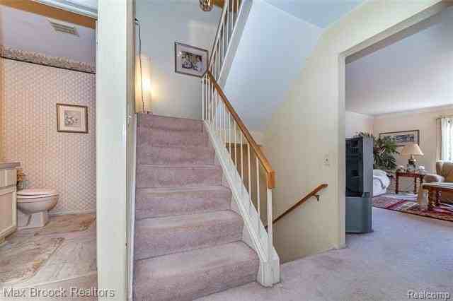 862 Yorktown Ct - Photo 6 of 50