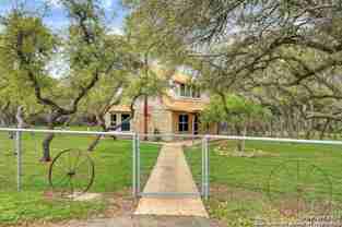 100 Cherokee Ln - Photo 1 of 1