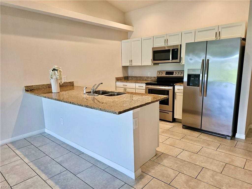 545 Se 4th Ter - Photo 2 of 8