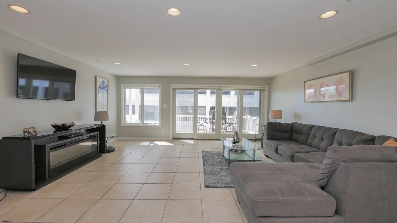 137 S Berkley Sq - Photo 5 of 42