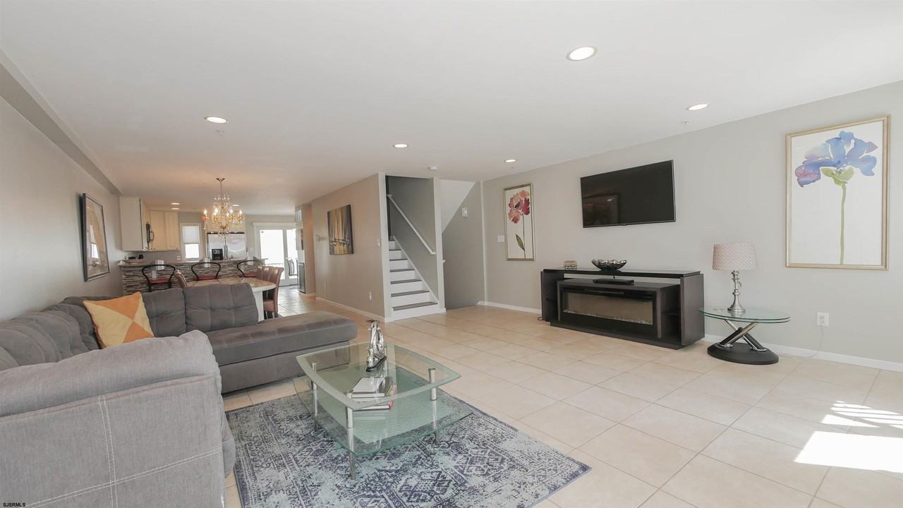 137 S Berkley Sq - Photo 6 of 34