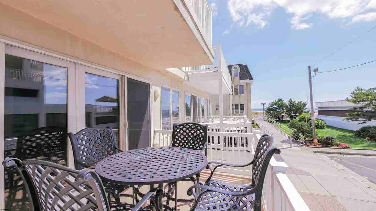 137 S Berkley Sq - Photo 7 of 34