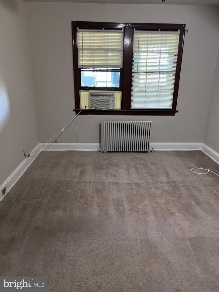 1806 C St Se - Photo 2 of 13