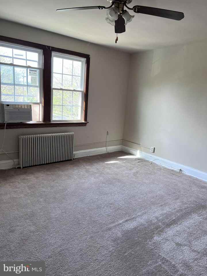 1806 C St Se - Photo 4 of 13