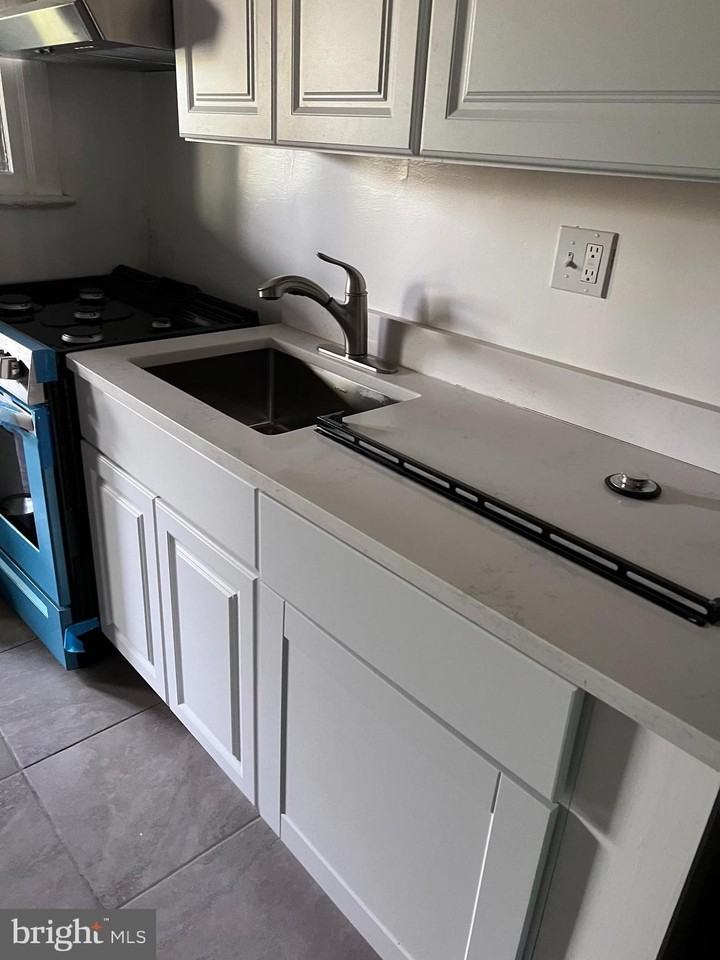 1806 C St Se - Photo 5 of 13