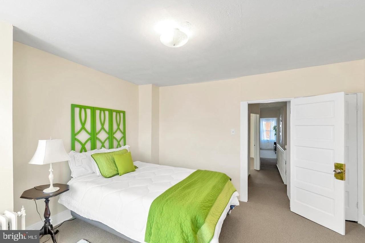 2925 E Monument St - Photo 6 of 22