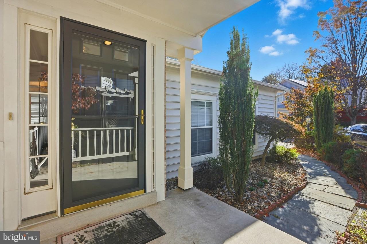 8341 Marketree Cir - Photo 3 of 44