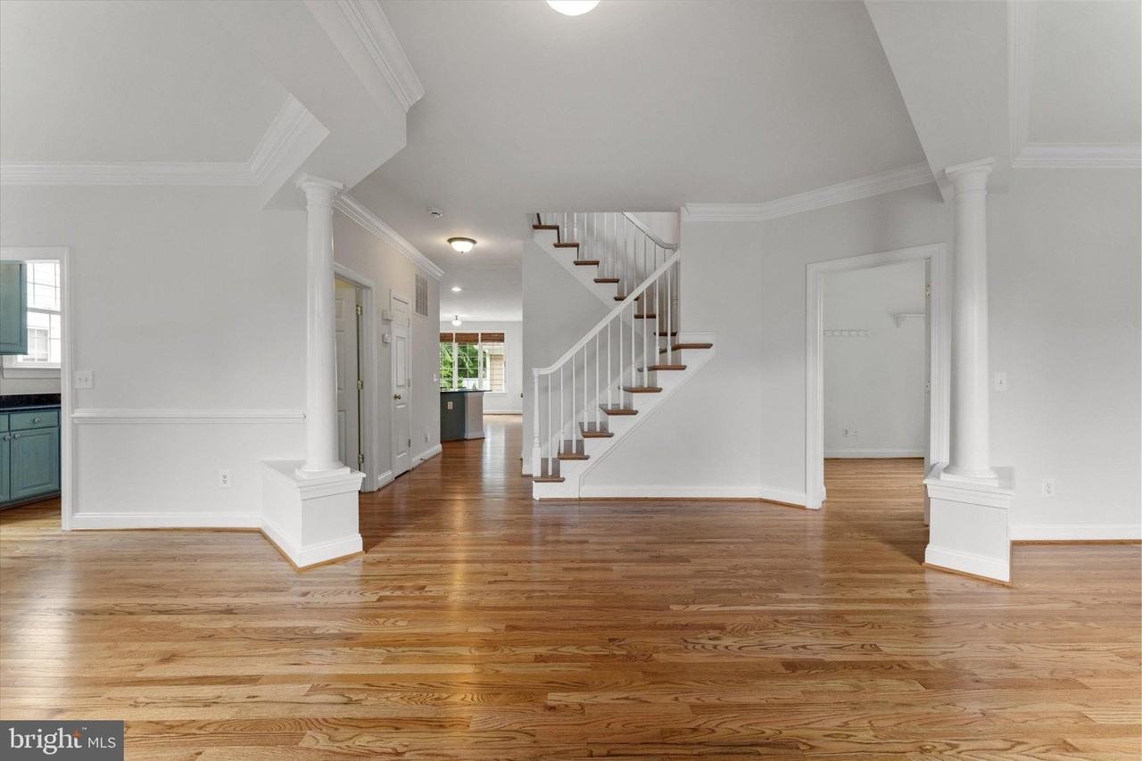 116 Desales Dr - Photo 2 of 50