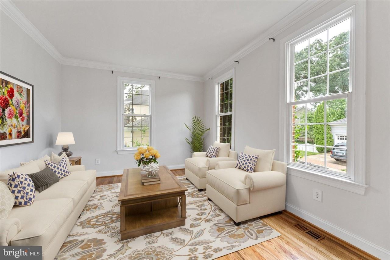 116 Desales Dr - Photo 5 of 50