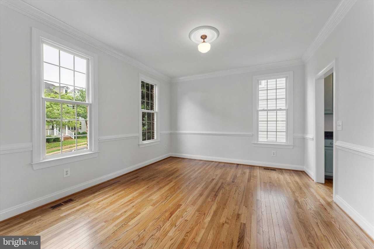 116 Desales Dr - Photo 7 of 50