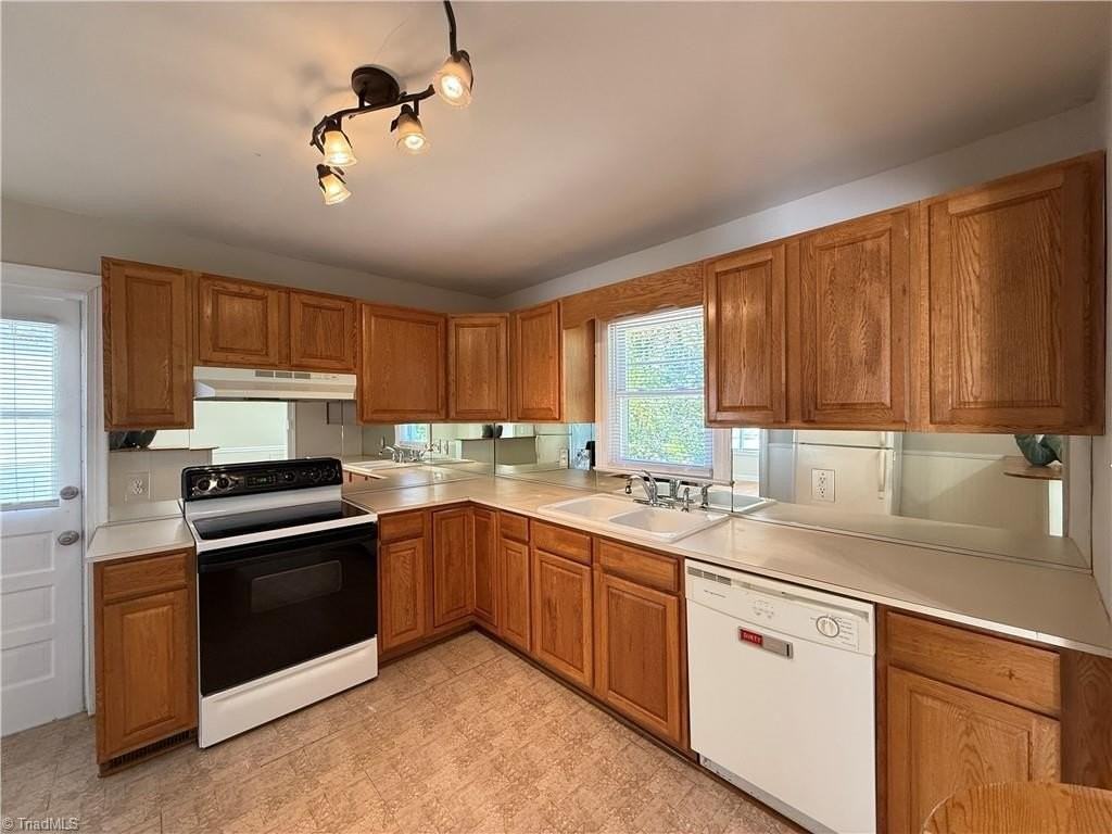 1320 Miller Street - Photo 3 of 17