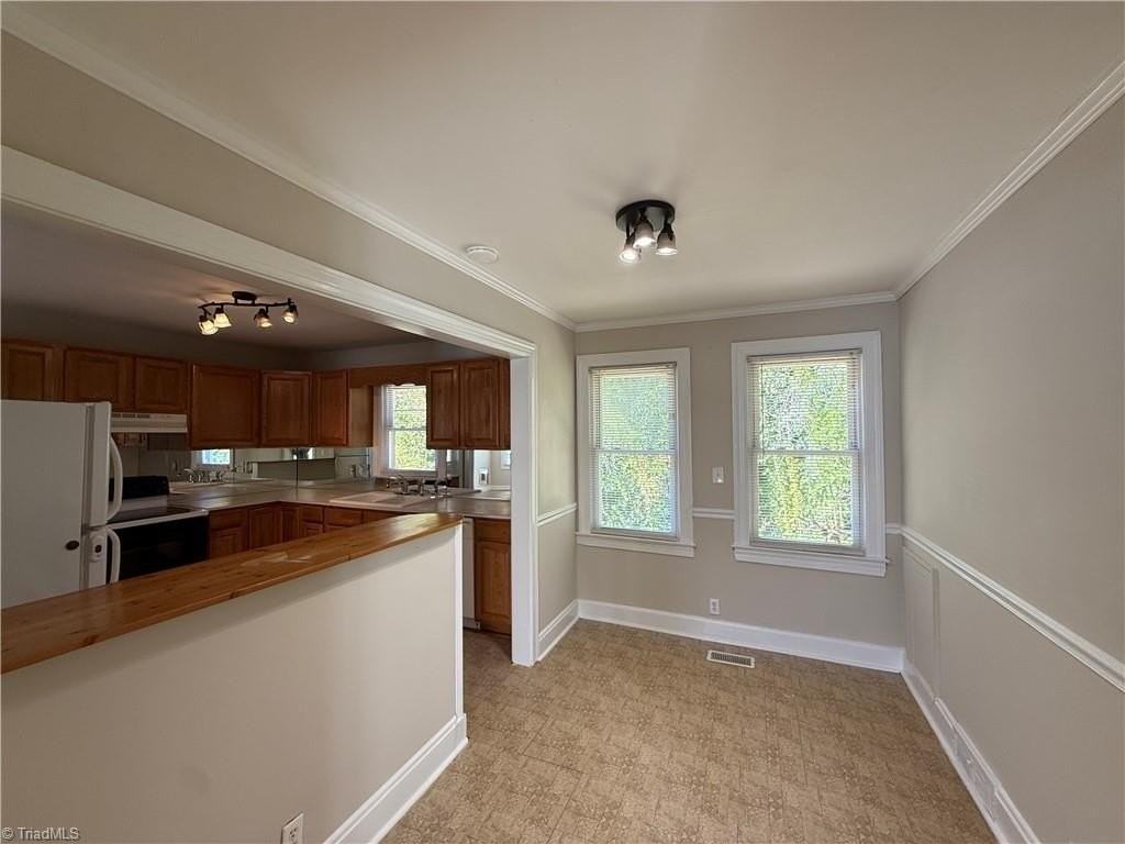 1320 Miller Street - Photo 5 of 17