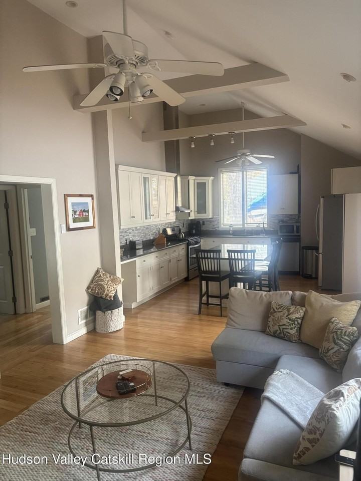 419 Sw Colony Rd - Photo 2 of 10