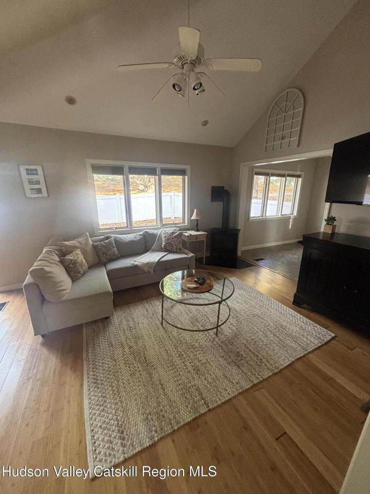 419 Sw Colony Rd - Photo 3 of 10