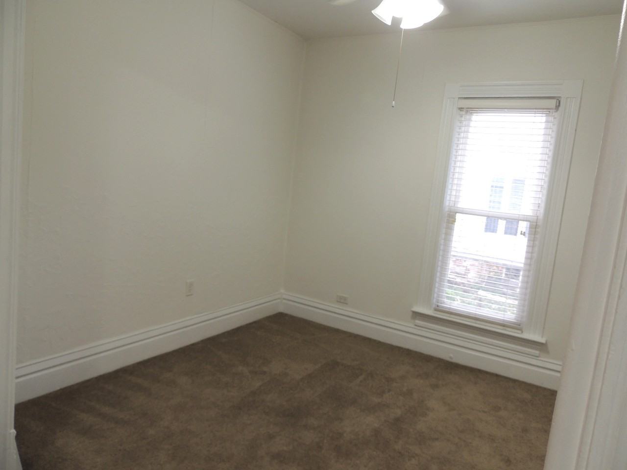 509 Haish Blvd - Photo 5 of 27