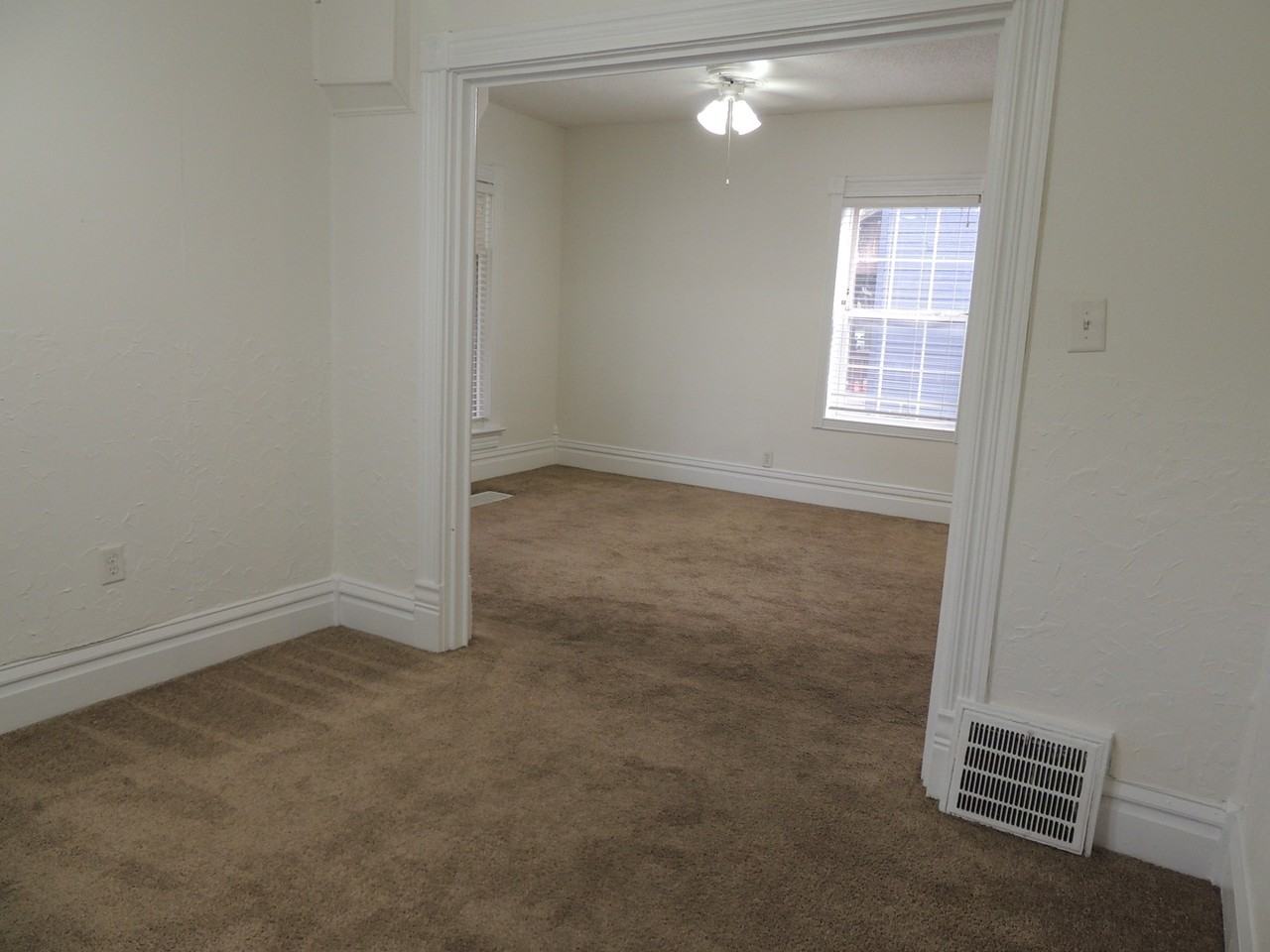 509 Haish Blvd - Photo 6 of 27