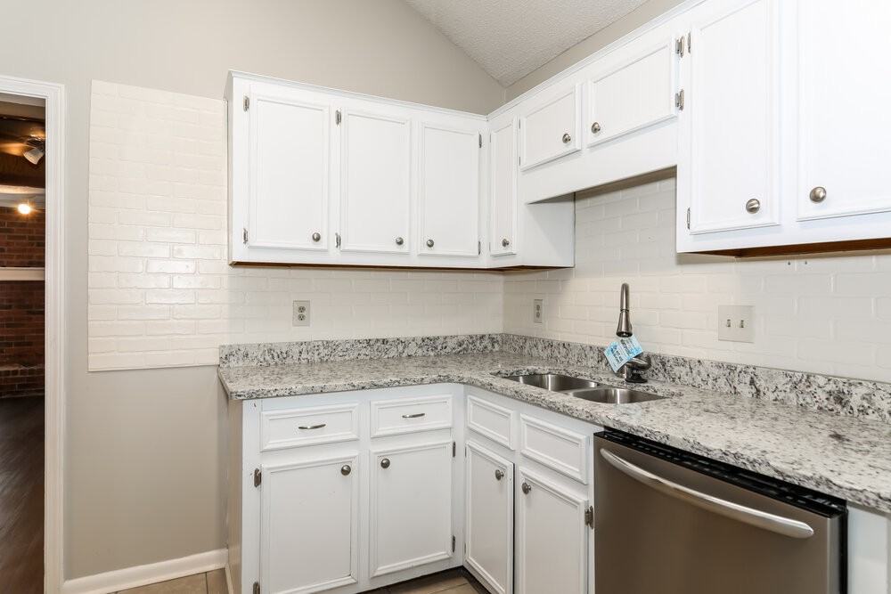 7159 Eastover Blvd - Photo 6 of 15