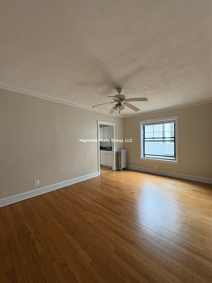 913 Elmwood Ave #2C - Photo 3 of 12