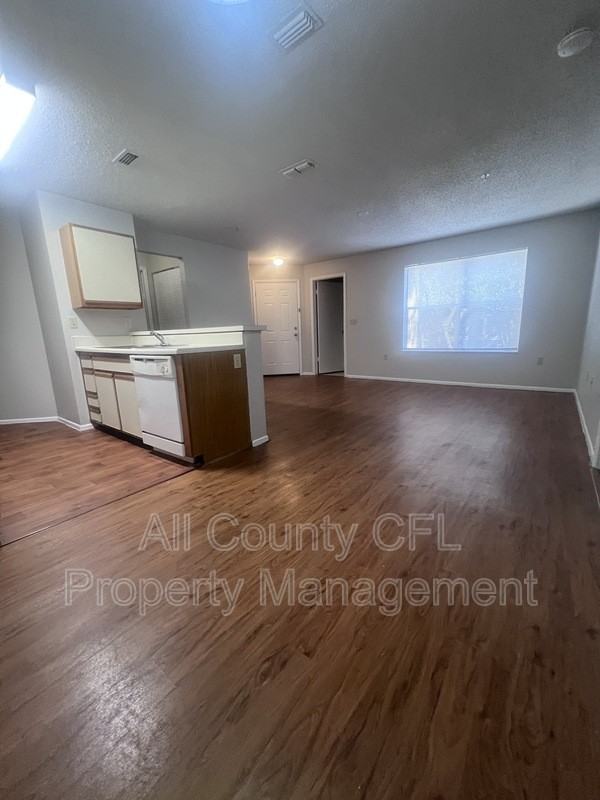 643 Dory Ln - Photo 3 of 12