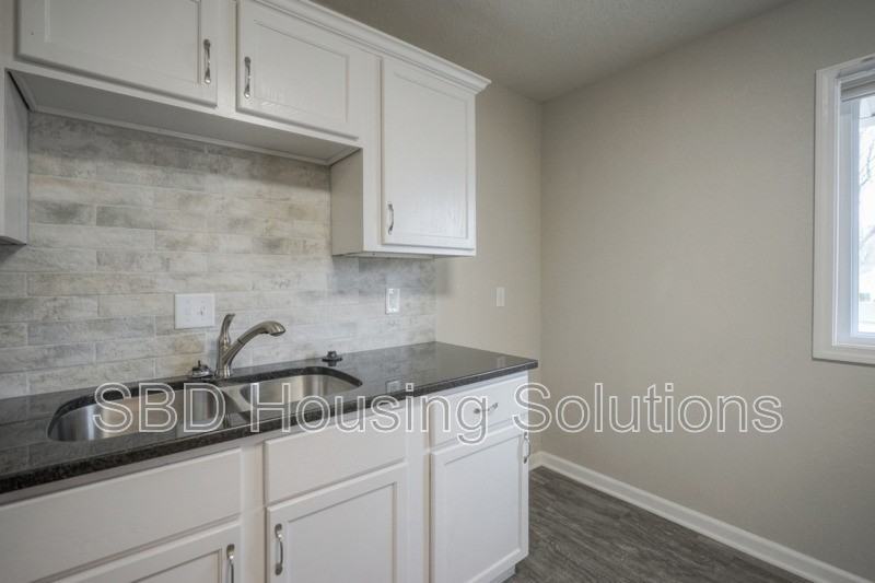 7300 E 86th St - Photo 3 of 7