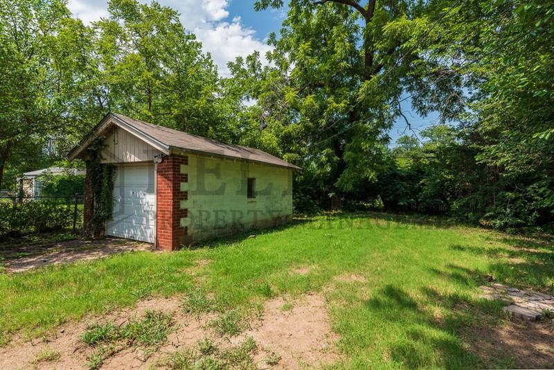 839 N Oliver St - Photo 4 of 18