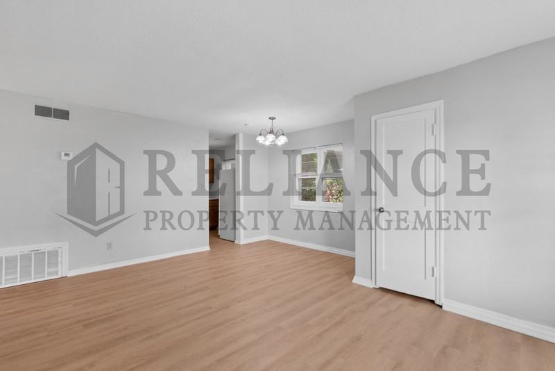 839 N Oliver St - Photo 6 of 18