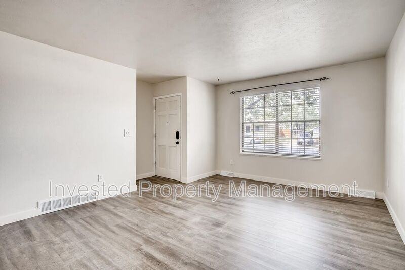 172 S Cody St - Photo 2 of 17