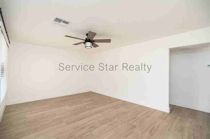 1622 E Bishop Dr - Photo 3 of 24
