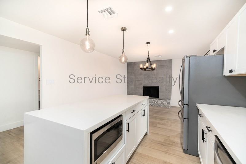 1622 E Bishop Dr - Photo 5 of 24